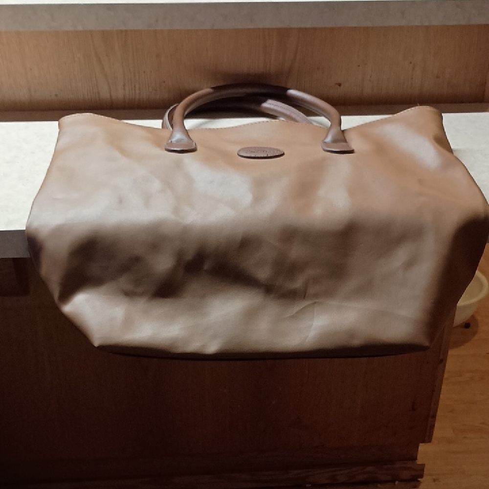 Bella Russo dark tan tote. All zippers work. Call outs disclosed. Fantastic buy